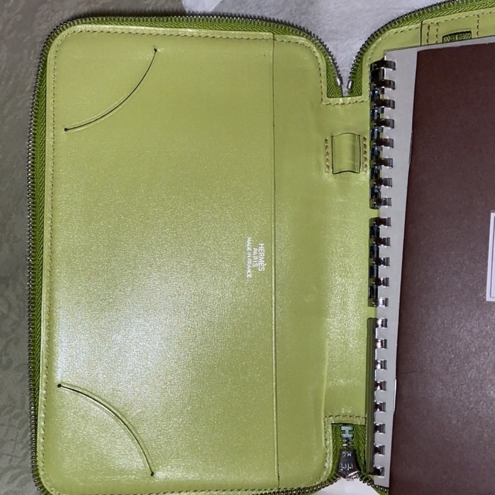 authentic Hermes agenda /planner/ calendar/wallet - Picture 12 of 16